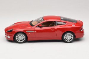 Aston Martin V12 Vanquish Rdeč Bburago 1:18 33334063 Kovina – slika 4 od 8
