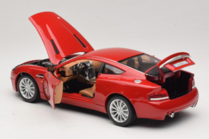 Aston Martin V12 Vanquish Rdeč Bburago 1:18 33334063 Kovina – slika 5 od 8