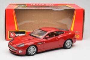 Aston Martin V12 Vanquish Rdeča Bburago 1:18 34063 Kovina – slika 8 od 8