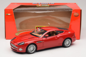 Aston Martin V12 Vanquish Rdeč Bburago 1:18 33334063 Kovina – slika 8 od 8