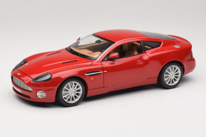 Aston Martin V12 Vanquish Rdeč Bburago 1:18 33334063 Kovina