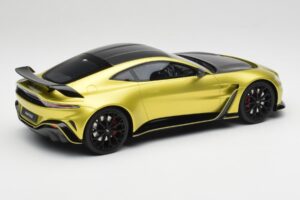 Aston Martin V12 Vantage Final Edition Cosmopolitan Yellow TopSpeed 1:18 TS0453 Kovina – slika 2 od 6