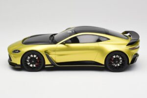 Aston Martin V12 Vantage Final Edition Cosmopolitan Yellow TopSpeed 1:18 TS0453 Kovina – slika 3 od 6