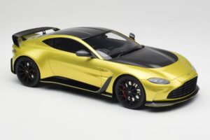 Aston Martin V12 Vantage Final Edition Cosmopolitan Yellow TopSpeed 1:18 TS0453 Kovina – slika 4 od 6
