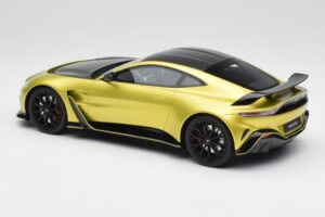 Aston Martin V12 Vantage Final Edition Cosmopolitan Yellow TopSpeed 1:18 TS0453 Kovina – slika 5 od 6