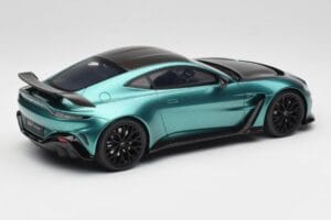 Aston Martin V12 Vantage Racing Green GT Spirit 1:18 GT922 Smola – slika 2 od 6