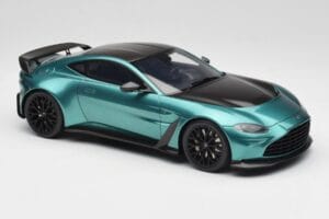 Aston Martin V12 Vantage Racing Green GT Spirit 1:18 GT922 Smola – slika 4 od 6