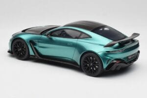 Aston Martin V12 Vantage Racing Green GT Spirit 1:18 GT922 Smola – slika 5 od 6