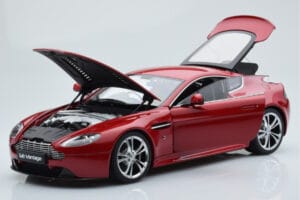 Aston Martin V12 Vantage Rdeč AUTOart 1:18 70208 Kovina – slika 2 od 8