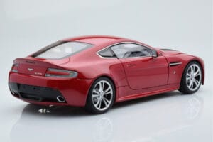 Aston Martin V12 Vantage Rdeč AUTOart 1:18 70208 Kovina – slika 3 od 8