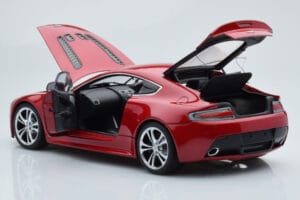 Aston Martin V12 Vantage Rdeč AUTOart 1:18 70208 Kovina – slika 5 od 8
