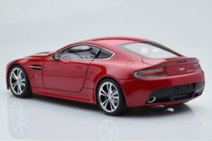 Aston Martin V12 Vantage Rdeč AUTOart 1:18 70208 Kovina – slika 7 od 8