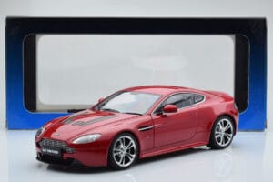 Aston Martin V12 Vantage Rdeč AUTOart 1:18 70208 Kovina – slika 8 od 8