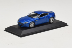 Aston Martin V8 Vantage Blue Metallic Minichamps 1:43 400137422 Kovina – slika 2 od 4