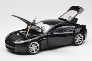 Aston Martin V8 Vantage Onyx Črn AUTOart 1:18 70202 Kovina – slika 2 od 8
