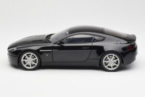 Aston Martin V8 Vantage Onyx Črn AUTOart 1:18 70202 Kovina – slika 4 od 8