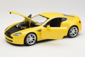 Aston Martin V8 Vantage Rumen Hot Wheels 1:18 G7159 Kovina – slika 2 od 8