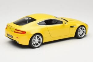 Aston Martin V8 Vantage Rumen Hot Wheels 1:18 G7159 Kovina – slika 3 od 8