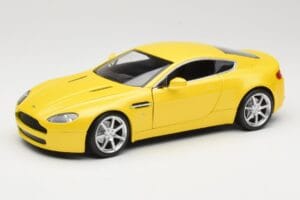 Aston Martin V8 Vantage Rumen Hot Wheels 1:18 G7159 Kovina