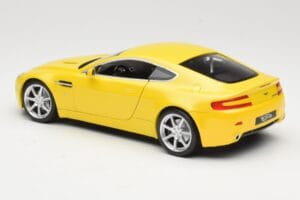 Aston Martin V8 Vantage Rumen Hot Wheels 1:18 G7159 Kovina – slika 7 od 8