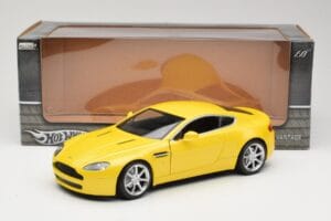 Aston Martin V8 Vantage Rumen Hot Wheels 1:18 G7159 Kovina – slika 8 od 8