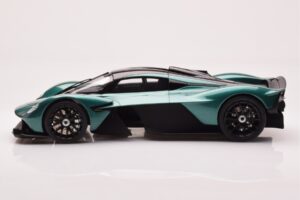Aston Martin Valkyrie Racing Green GT Spirit 1:18 GT435 Smola – slika 3 od 6