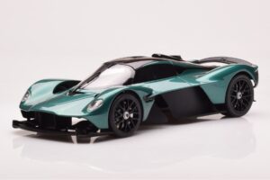 Aston Martin Valkyrie Racing Green GT Spirit 1:18 GT435 Smola