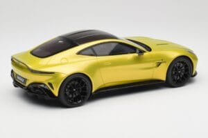 Aston Martin Vantage Cosmopolitan Yellow GT Spirit 1:18 GT514 Smola – slika 2 od 6