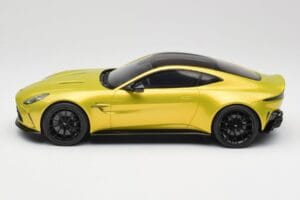 Aston Martin Vantage Cosmopolitan Yellow GT Spirit 1:18 GT514 Smola – slika 3 od 6