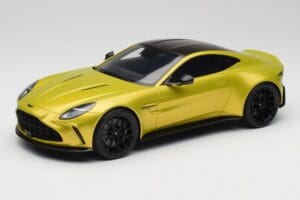 Aston Martin Vantage Cosmopolitan Yellow GT Spirit 1:18 GT514 Smola