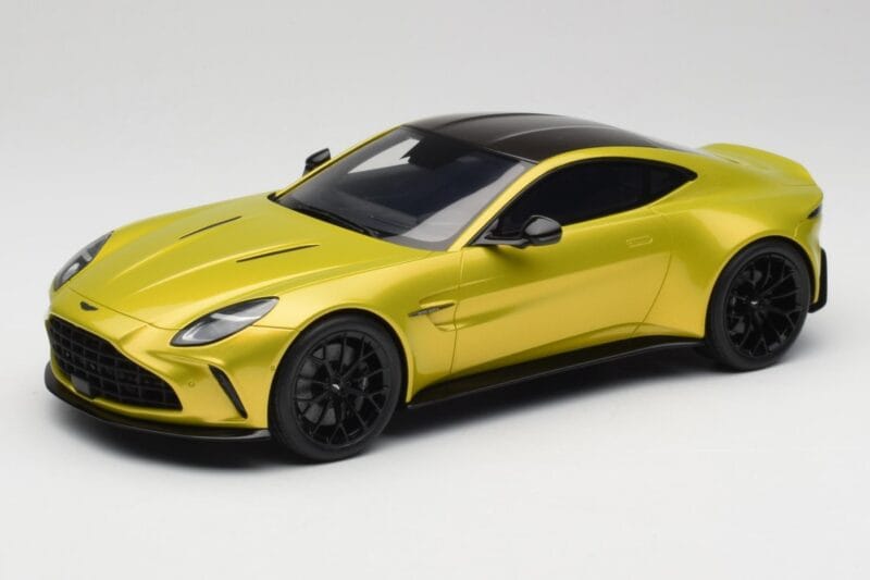 Aston Martin Vantage Cosmopolitan Yellow GT Spirit 1:18 GT514 Smola