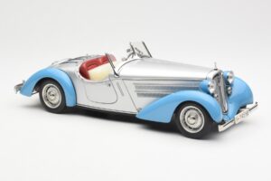 Audi 225 Front Roadster Modro Srebrna CMC 1:18 M-075B Kovina – slika 4 od 6
