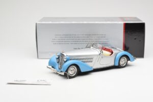 Audi 225 Front Roadster Modro Srebrna CMC 1:18 M-075B Kovina – slika 6 od 6