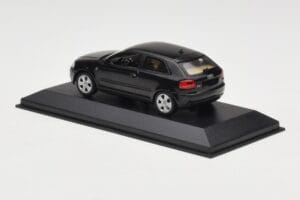 Audi A3 8P Black Metallic Minichamps 1:43 12000 Kovina – slika 3 od 4