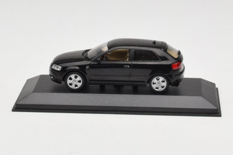 Audi A3 8P Black Metallic Minichamps 1:43 12000 Kovina