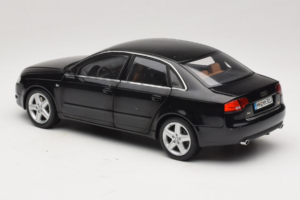 Audi A4 B6 3.2 Quattro Črn Minichamps 1:18 5010404125 Kovina – slika 7 od 8