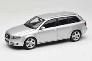 Audi A4 B7 3.2 Quattro Avant Srebrna Minichamps 1:18 5010404215 Kovina