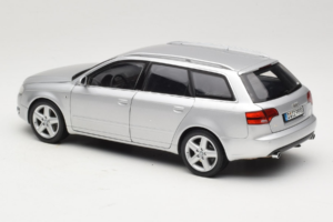 Audi A4 B7 3.2 Quattro Avant Srebrna Minichamps 1:18 5010404215 Kovina – slika 7 od 8