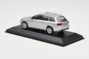 Audi A4 B7 Avant Srebrn Minichamps 1:43 AUDI009 Kovina – slika 3 od 4
