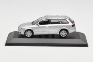 Audi A4 B7 Avant Srebrn Minichamps 1:43 AUDI009 Kovina