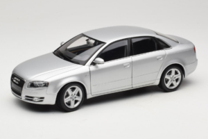 Audi A4 B7 Srebrna Minichamps 1:18 100014402 Kovina