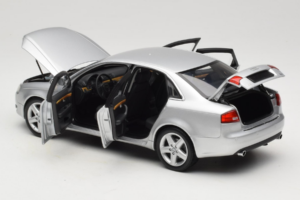 Audi A4 B7 Srebrna Minichamps 1:18 100014402 Kovina – slika 5 od 8