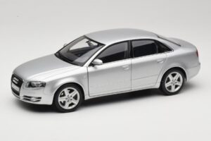 Audi A4 B8 3.2 Quattro Srebrna Minichamps 1:18 5010404115 Kovina