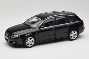 Audi A4 B8 Avant 3.2 Quattro Črn Minichamps 1:18 5010404225 Kovina