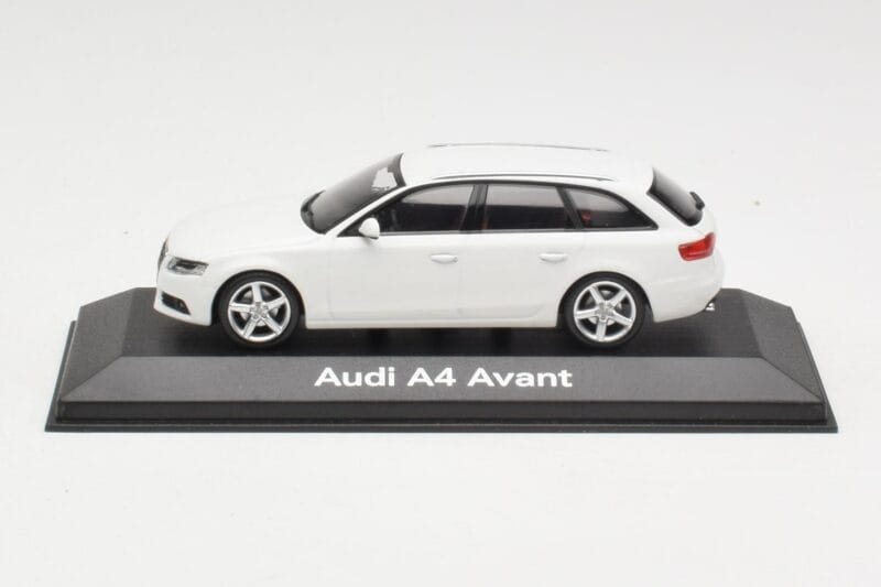 Audi A4 B8 Avant Ibis White Minichamps 1:43 5010804213 Kovina