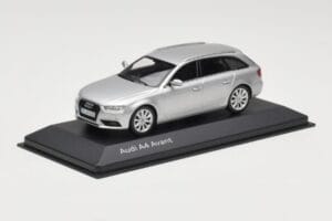 Audi A4 B8 Avant Ice Silver Minichamps 1:43 5011204213 Kovina – slika 2 od 4