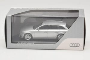 Audi A4 B8 Avant Ice Silver Minichamps 1:43 5011204213 Kovina – slika 4 od 4