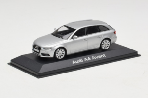 Audi A4 B8 Avant Ice Silver Minichamps 1:43 5011204213-R1 Kovina – slika 2 od 4