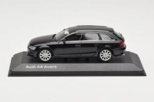 Audi A4 B8 Avant Phantom Black Minichamps 1:43 5011204223 Kovina
