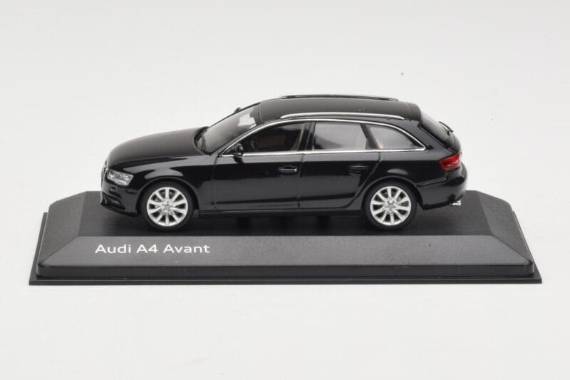 Audi A4 B8 Avant Phantom Black Minichamps 1:43 5011204223 Kovina